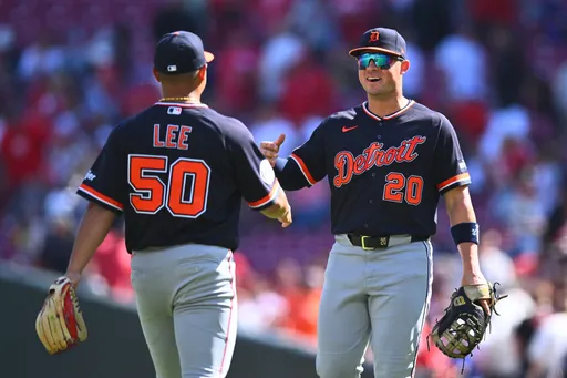 李灝宇首轟後曝「和夢想中不一樣」　紀念球「像抱小孩一樣抱著它」