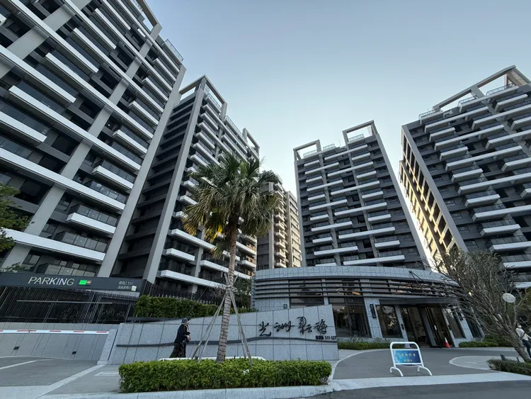 成屋多年的「光洲耘海」，實登揭露從最低26.2萬元賣到4字頭，但均價落在32.1萬元。葉家銘攝