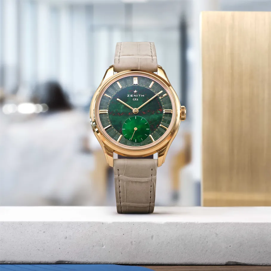 ZENITH G.F.J.腕錶血石限量版，39.15mm，18K黃金錶殼，血石碧玉鑲嵌中心錶盤搭配珍珠貝母小秒盤，米色磨絨面鱷魚皮錶帶（另附贈綠色鱷魚皮及黑色小牛皮錶帶），135型手上鍊機芯，動力儲存72小時，防水深度50 米，限量161只，177萬9800元。品牌提供