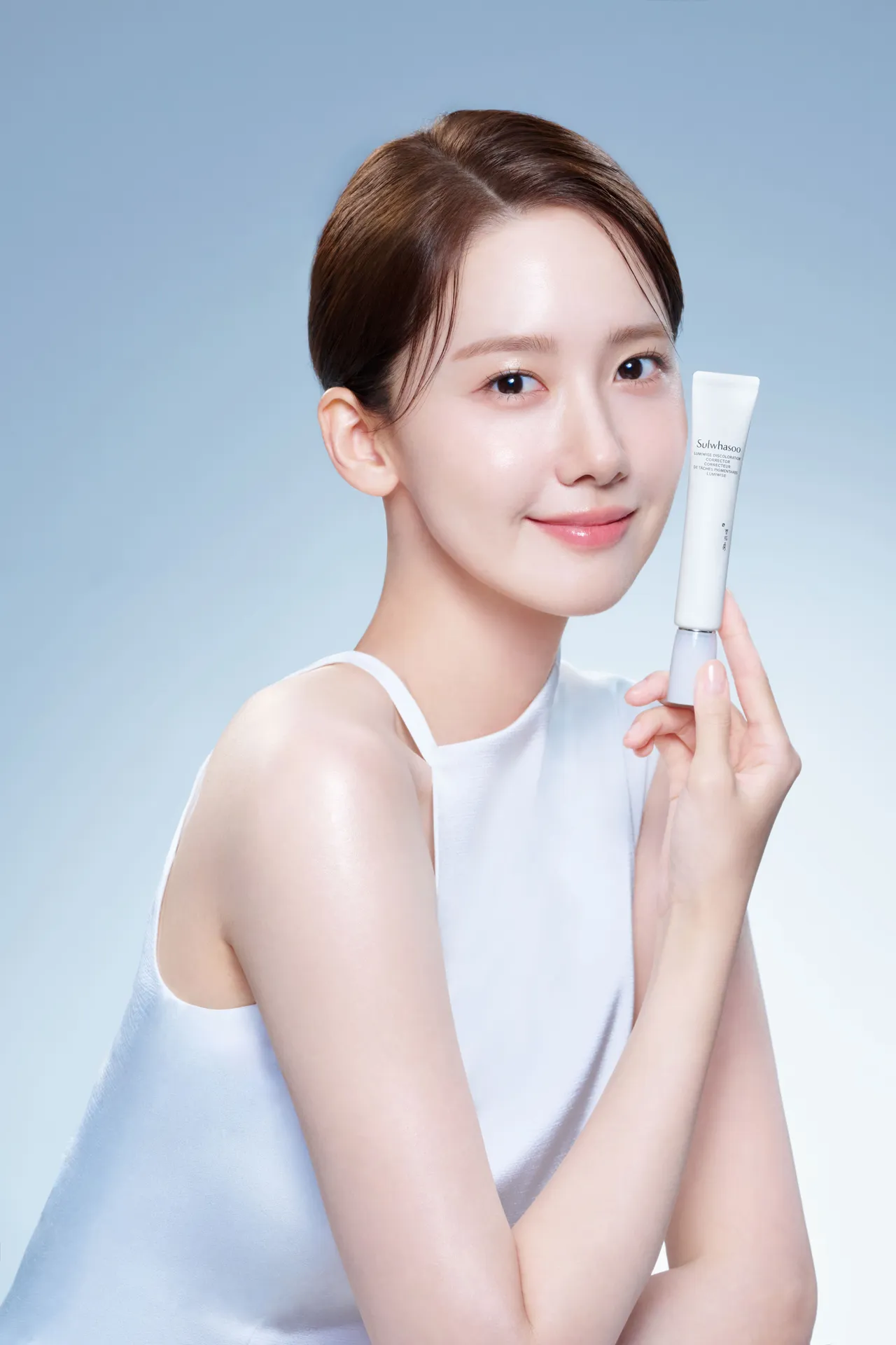 潤娥用雪花秀滋晶煥白系列打造嫩白肌。品牌提供