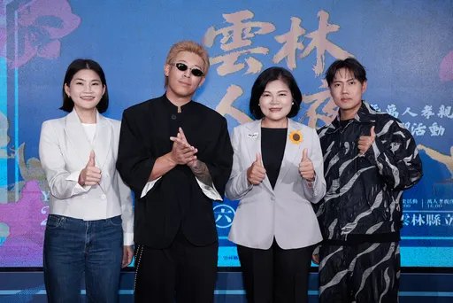 許富凱、玖壹壹孝感動天　健志替萌娃寫卡片獻妻