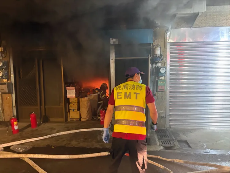 現場火勢。桃園市消防局提供