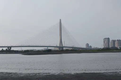 未通車先闖橋拍片！淡江大橋爆違規　公路局警告將送辦