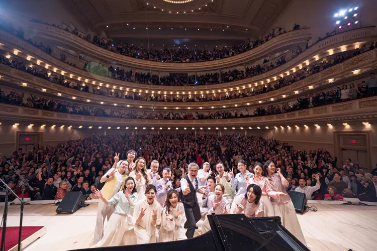 羅大佑攜手「春龍交響樂團」開演，延續音樂生命。大右音樂提供