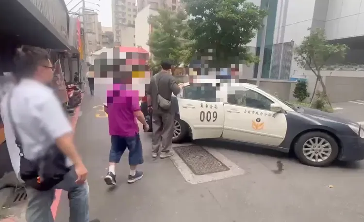 現場共30人被帶回。翻攝畫面