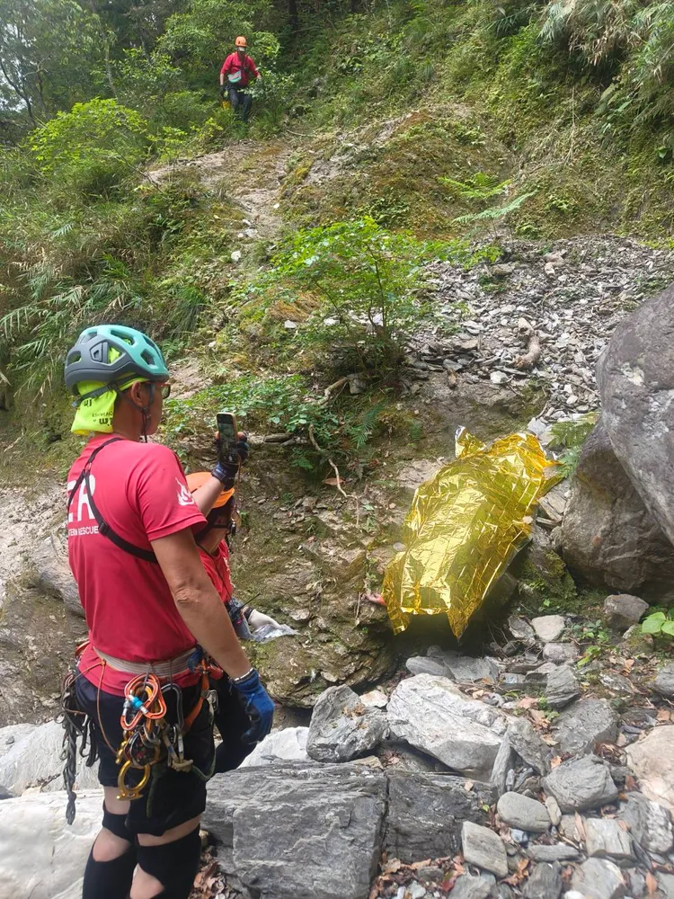 失蹤9天的婦人被救難人員發現時已無生命跡象。民眾提供