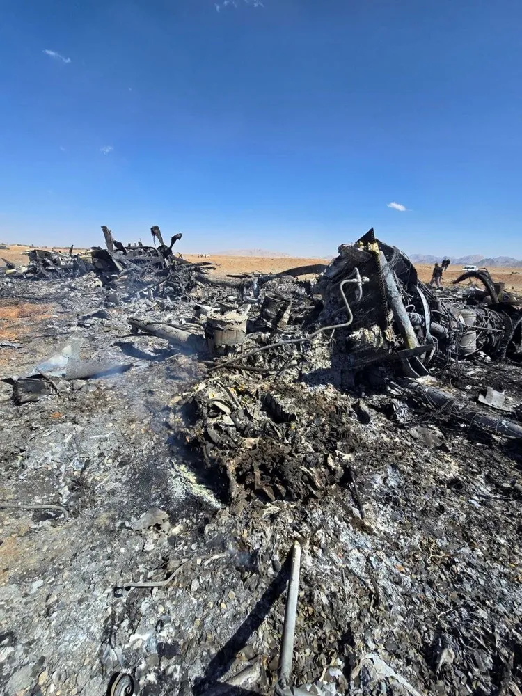 原本的MC-130運輸機發生機械故障，無法起飛，最後由任務指揮官下令炸毀。路透社