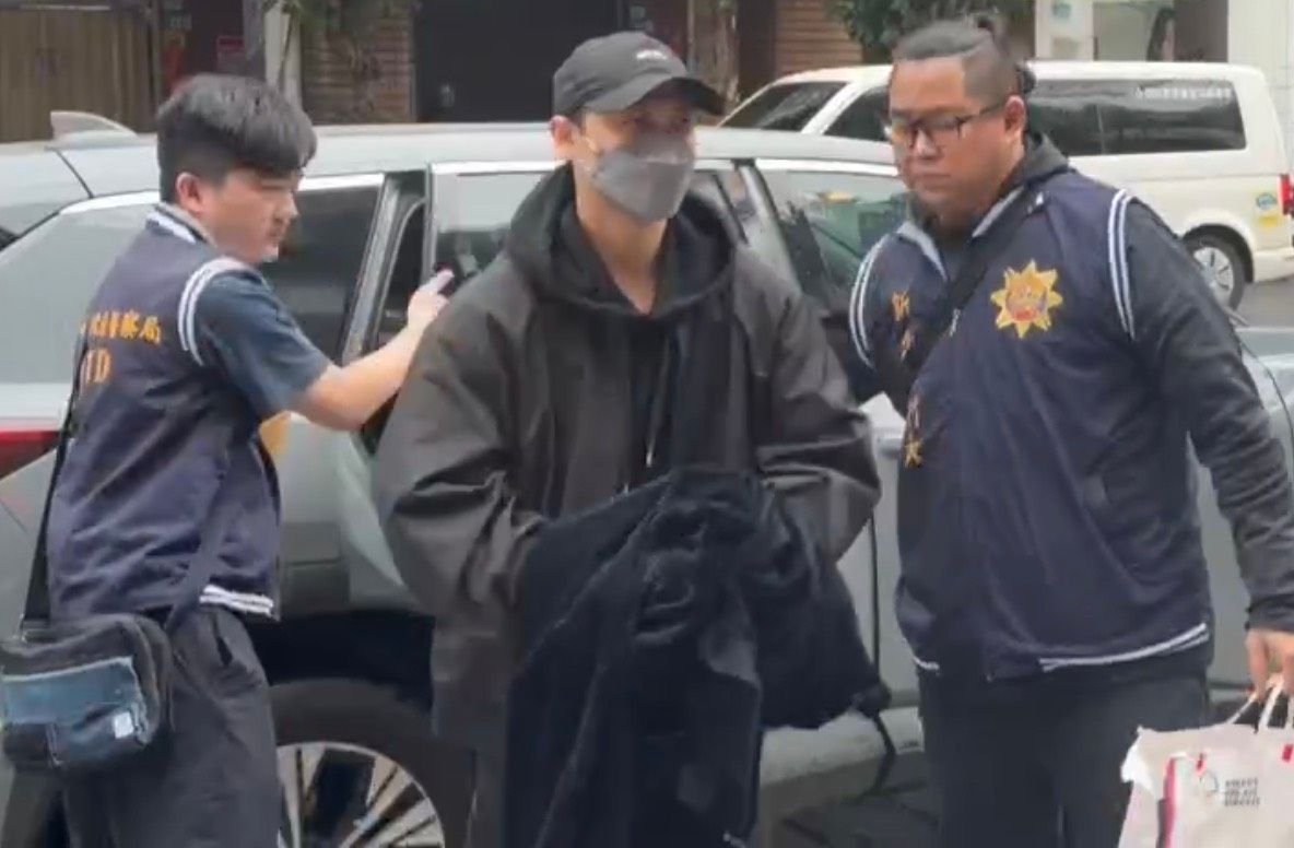 邱勝翊捲「閃兵風波」上銬畫面曝光 「棒棒堂」20週年合體恐無望