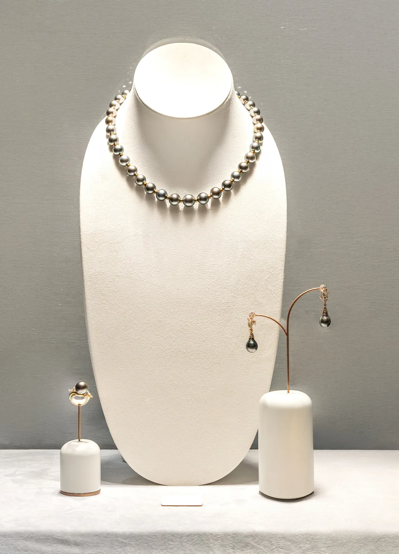 FRED傳承系列珠寶套裝，1980年代，黃金、鑽石、大溪地養殖珍珠。品牌提供