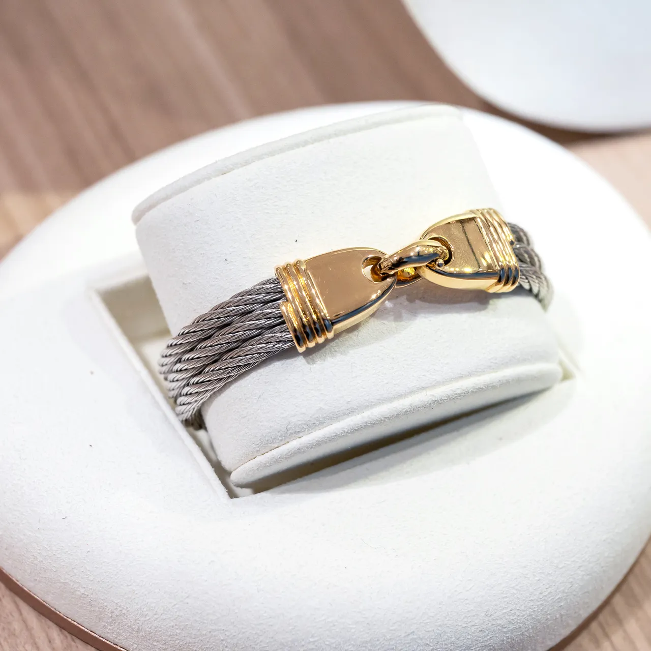 FRED傳承系列 Force 10手鍊，1970年代黃金、精鋼。品牌提供