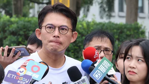 黃國昌愚人節曝選市長新政見　網調侃：在法庭睡醒了啊