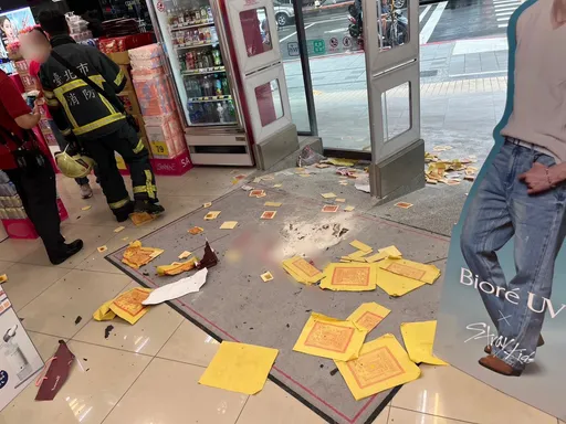 23歲男跟寶雅借行動電源遭拒　扯！竟在店門口放火燒金紙