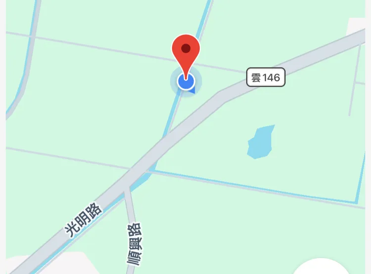 棄置垃圾的地點就在順興路旁一處農路，附近就是農田跟灌溉圳溝。取自google map