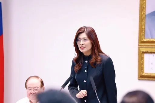 鄭麗文穿「中山裝」喊話：國共能談　藍綠為何不能坐下溝通？