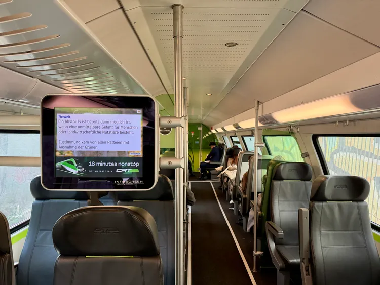 維也納機場快線直達車便可16分鐘往來市區。莊偉祺攝