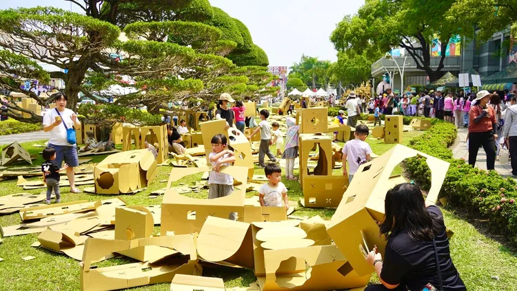現場一早即湧入大批親子家庭，單日吸引約2萬多人參與。縣府提供
