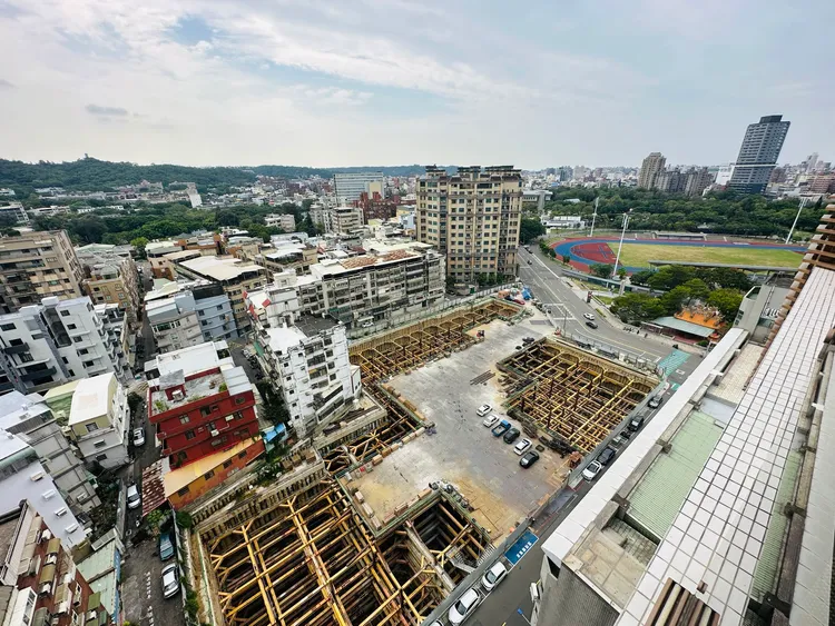 新竹預售房價過去漲幅相當猛烈，然而當房市買氣出現反轉時，房價也出現明顯修正，總價中位數跌幅達8.2%。永慶房產集團提供