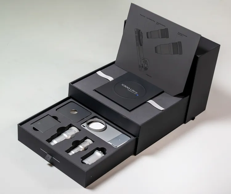 vivo X300 Ultra攝影師套裝內含增距鏡與專業配件，精準鎖定影像創作族群。vivo提供