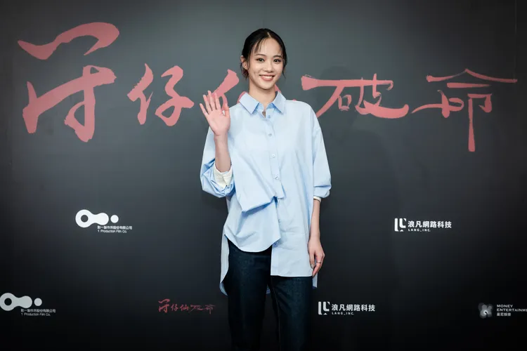 蔡南筠在片中飾演庭庭，與謝欣穎飾演的珊珊是姊妹。曼尼娛樂提供