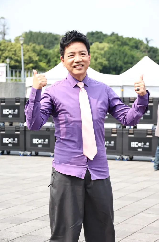 陳凱倫對抱孫不敢想。攝影中心攝