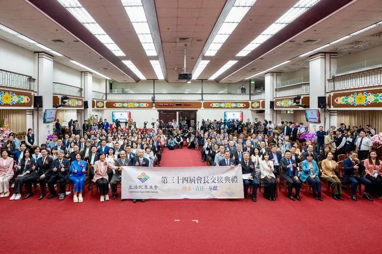 立法院厚生會於24日中午，舉行「第34屆厚生會會長交接典禮」。陳菁徽臉書