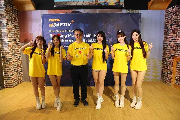 群聯舉辦家庭日，圖左三為群聯執行長潘健成。公司提供