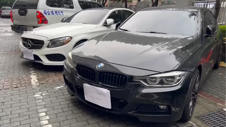 警方查扣詐團雙B車輛。翻攝畫面