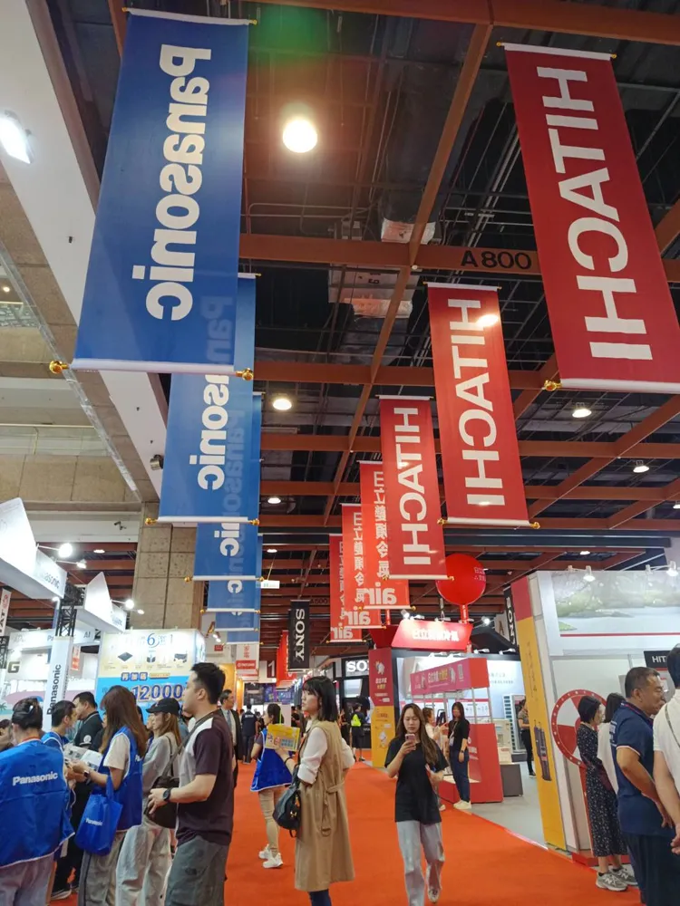 2026台北電器大展即日起至4月13日於台北世貿一館盛大登場，參展亮點多元，包括萬款AI智慧家電大賞，將各大品牌目前最新AI家電同台亮相，機種齊全。許麗珍攝