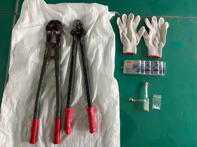 警方起獲作案工具。翻攝畫面