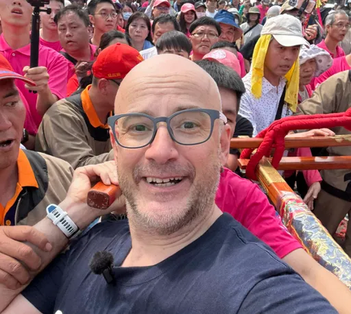 吳鳳辦到了再幫大甲媽抬轎！苦等2個小時　奇妙經驗分享土耳其民眾