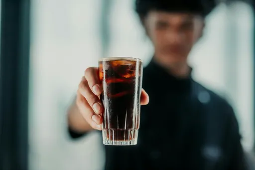 每天喝「2種飲品」竟能護腦！43年研究揭：失智風險大幅下降