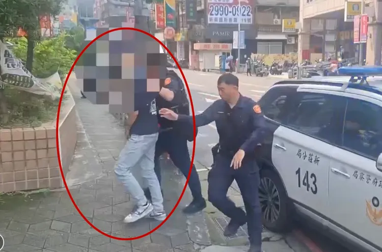 轄區警方半日內將李嫌逮捕到案，依妨害風化罪移送法辦。翻攝畫面