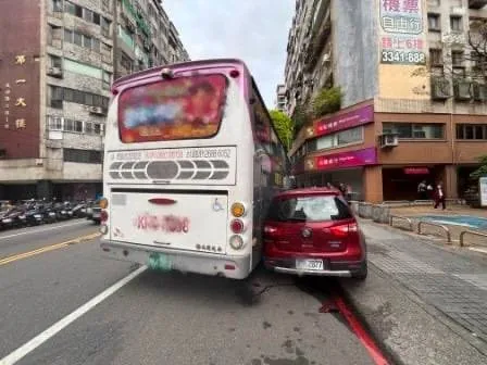 車禍現場。桃園警分局提供