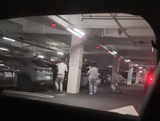 台中男追債追到好市多停車場　為了9萬元持球棒打人後落跑