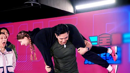 祖雄扛起佳娜挑戰「雙人深蹲」　零喘氣表現震撼全場