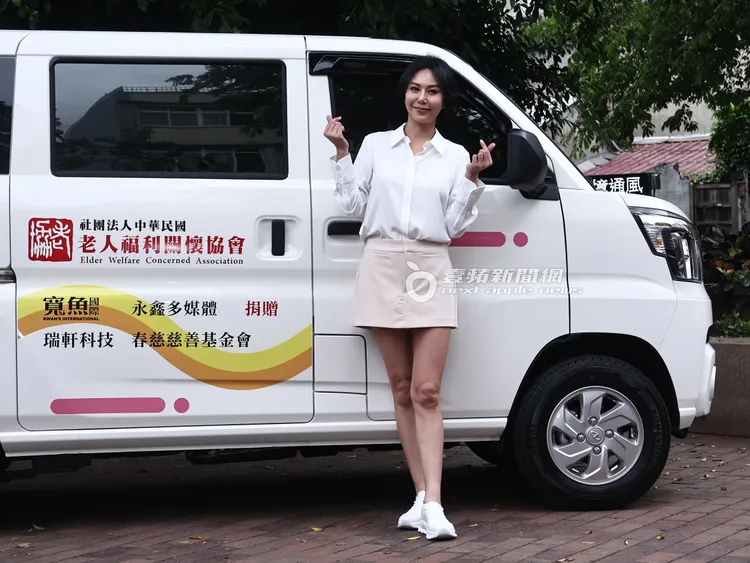 名模洪曉蕾出席老人福利關懷協會捐車儀式，擔任一日志工。特勤中心攝