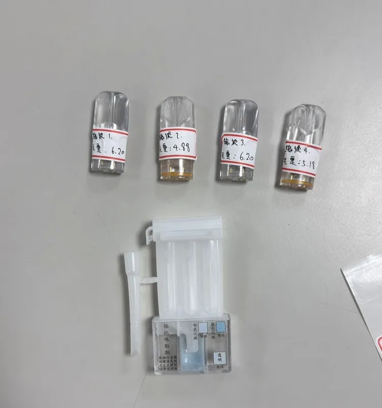 警方於車上查獲毒品。翻攝畫面