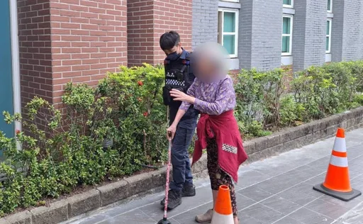 8旬嬤外出散步忘了怎麼回家　台中警耐心尋出線索助回家