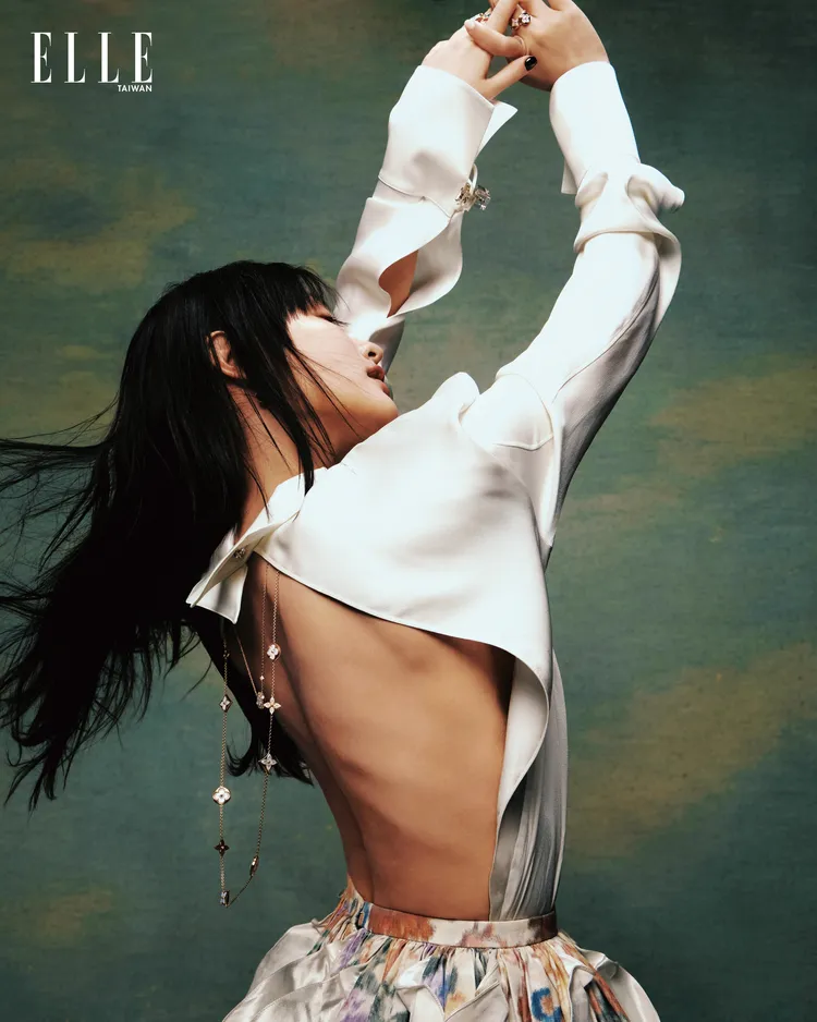 王淨拍攝《ELLE》封面。《ELLE》國際中文版提供