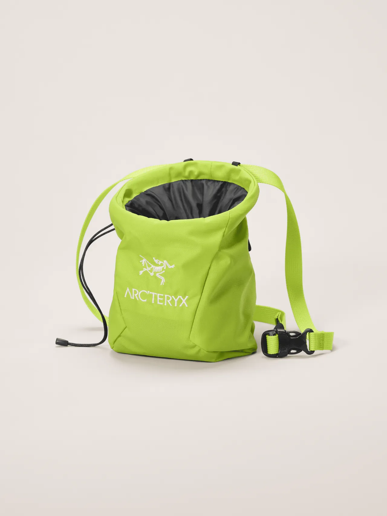 Arc'teryx S26 Ion SL Chalkbag攀岩粉袋（蔓藤綠），1980元。品牌提供