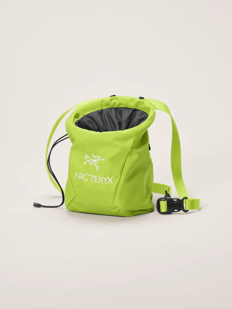 Arc'teryx S26 Ion SL Chalkbag攀岩粉袋（蔓藤綠），1980元。品牌提供