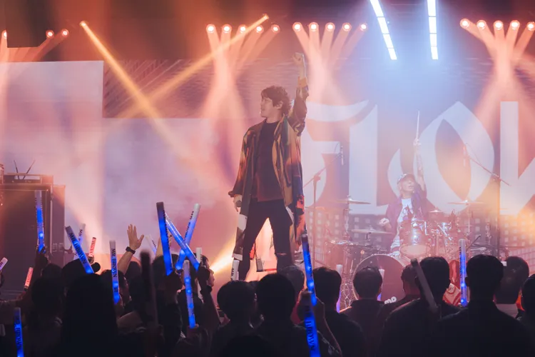 主唱KEIGO用中文問好。A.C.F動漫祭提供