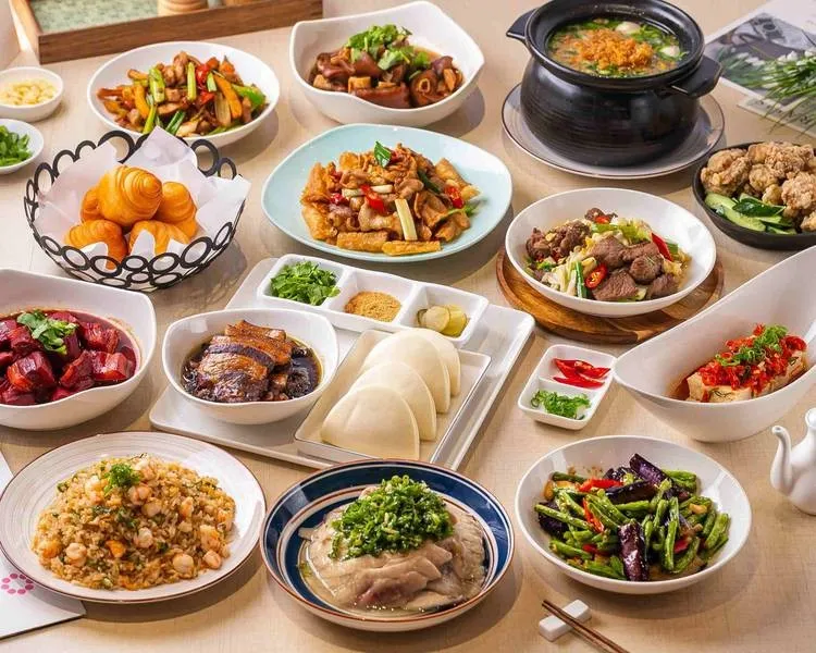 柚子花花，客家團聚四人套餐，推薦價2200元，內用10_服務費另計。