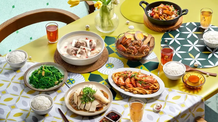 真珠，母親節外帶限定套餐(蔥油鹽焗雞+化口梅干肉+三杯豆腐煲+古早味蒸扁鱈+蛋酥白菜魯+清甜白玉排骨湯+貝比壽桃+真好運豬腳麵線)，推薦價2999元，販售時間424(五)-517(日)。