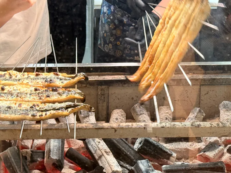 うなぎ四代目菊かわ烤鰻師傅都經過嚴格的專業訓練。陳揚盛攝