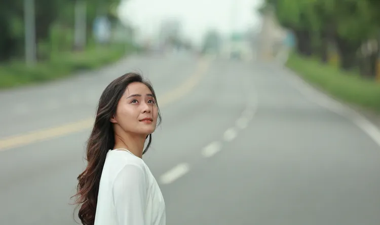 方琦闖白沙屯百萬人海「NG 40次」。 北投映像電影提供