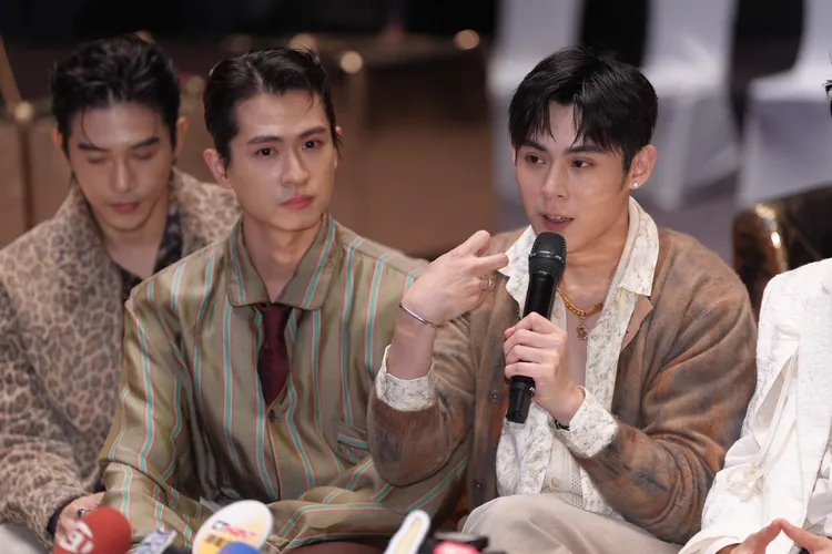 陳奕（右）要封肉了。彭欣偉攝