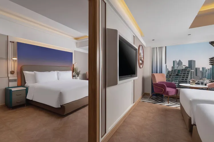 素坤逸11巷琵帕飯店以大膽活潑色彩打造現代時尚氛圍。業者提供