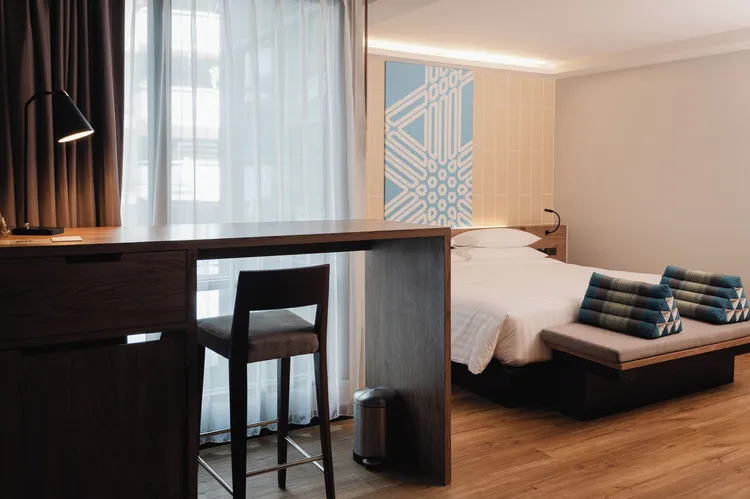 素坤逸15巷酒店鄰近BTS Nana站並提供接駁服務。業者提供