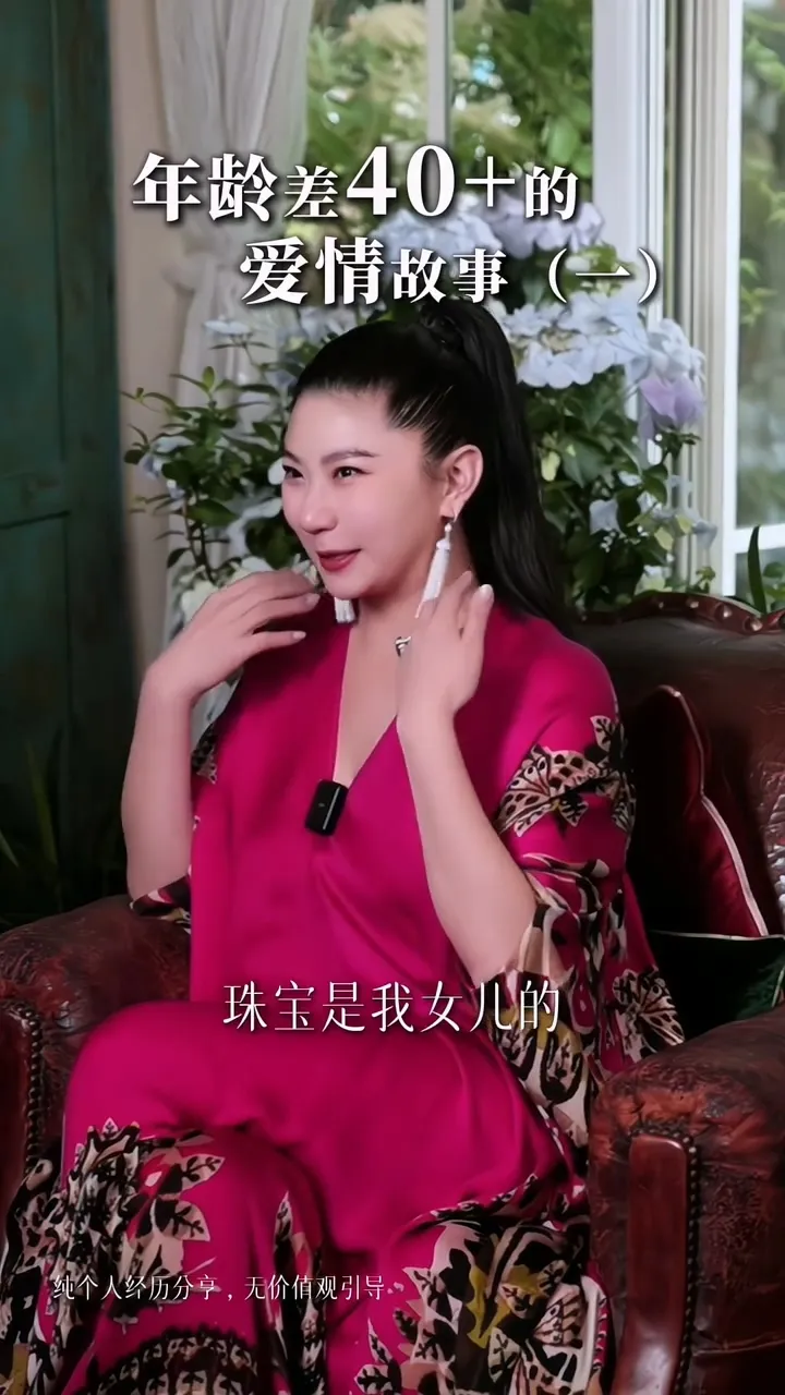 Coco爆料謝賢曾借用女兒的珠寶供她搭配禮服。翻攝CoCo馬小紅書